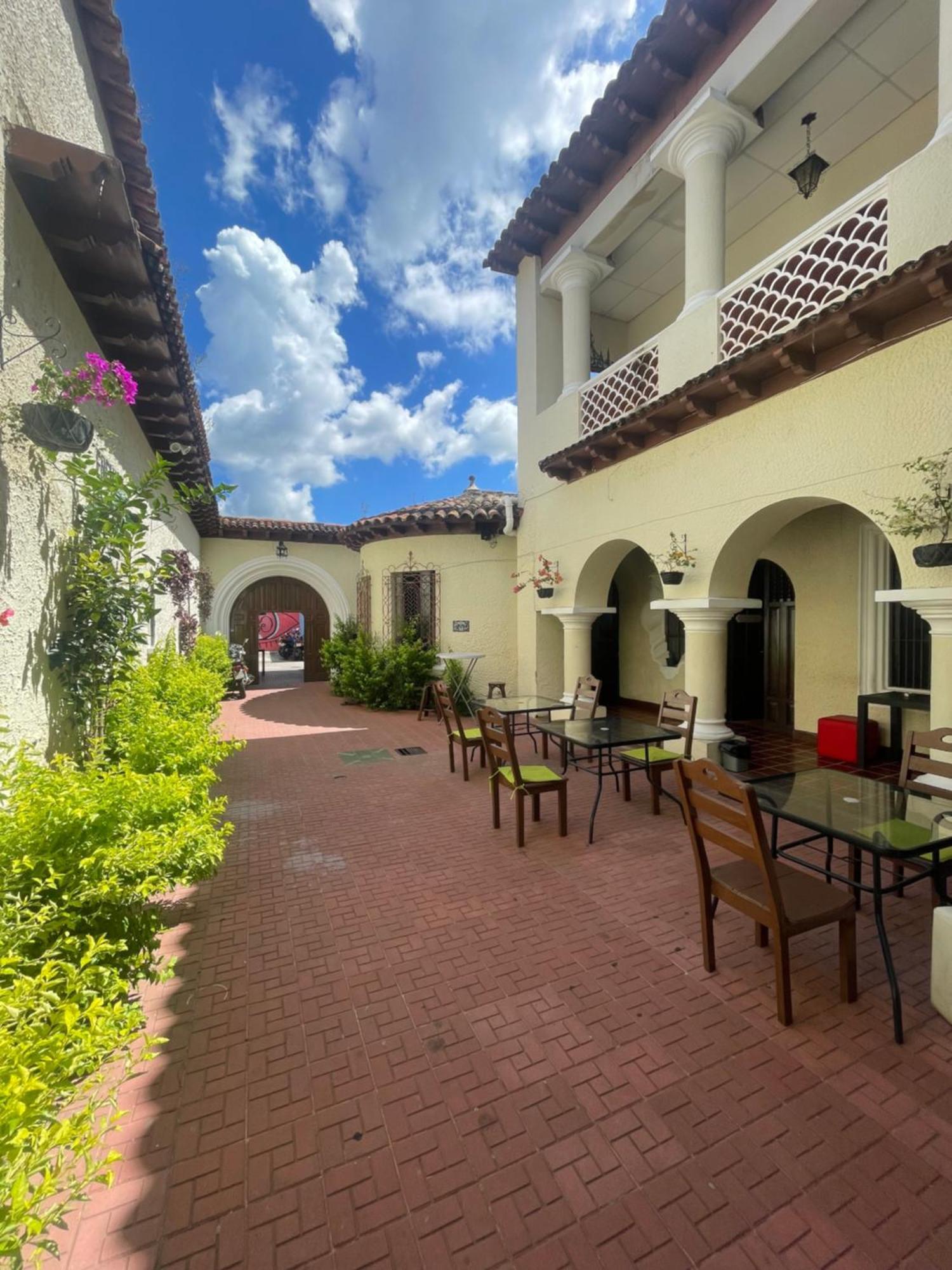 Ricks Hostel سانتا آنا المظهر الخارجي الصورة
